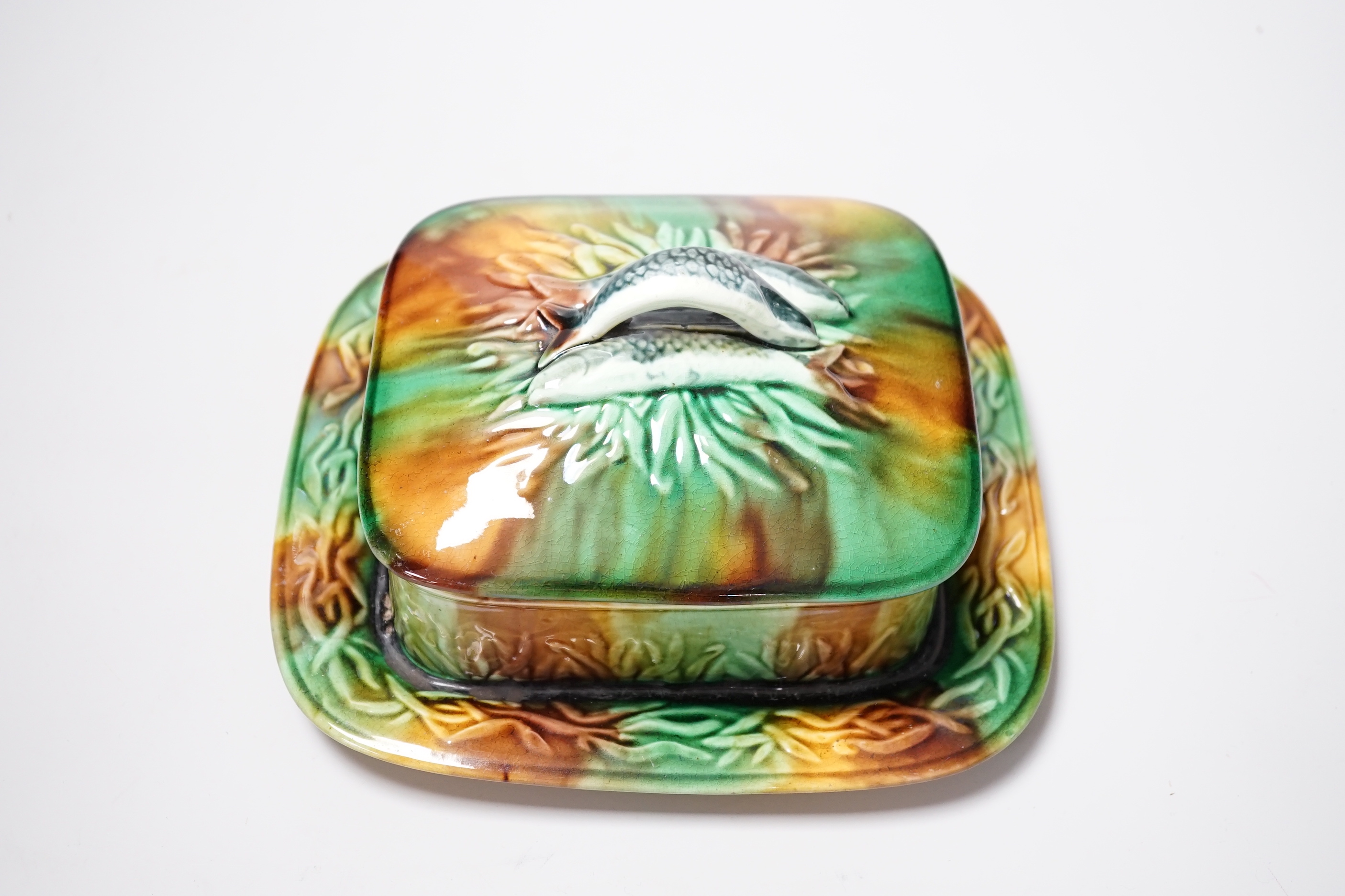A Victorian majolica sardine dish and cover 11cm high